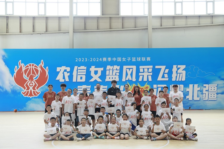 逐梦赛场 心系北疆｜内蒙古农信女篮系列公益活动之篮球公开课