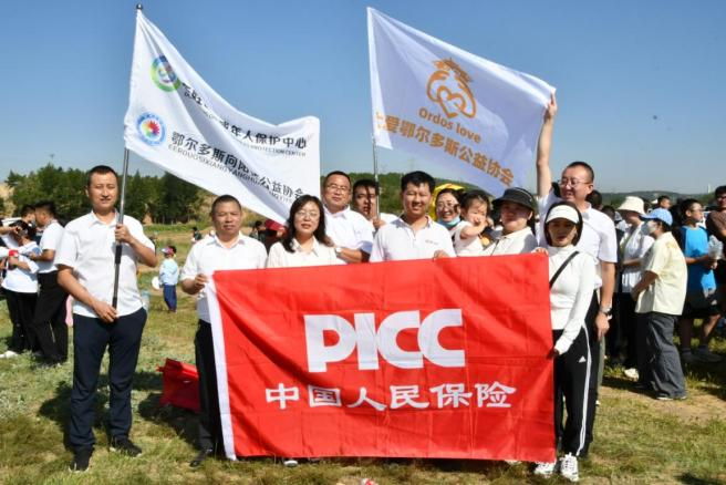 人保财险内蒙古鄂尔多斯东胜支公司参加绿色环保志愿者活动