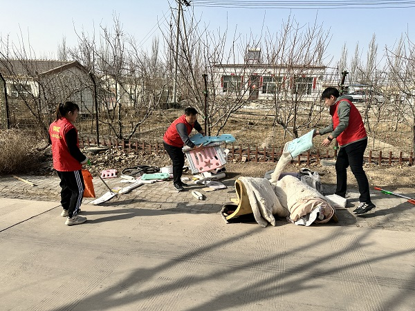 人保财险内蒙古乌海市分公司：走进乡村，助力环境焕新