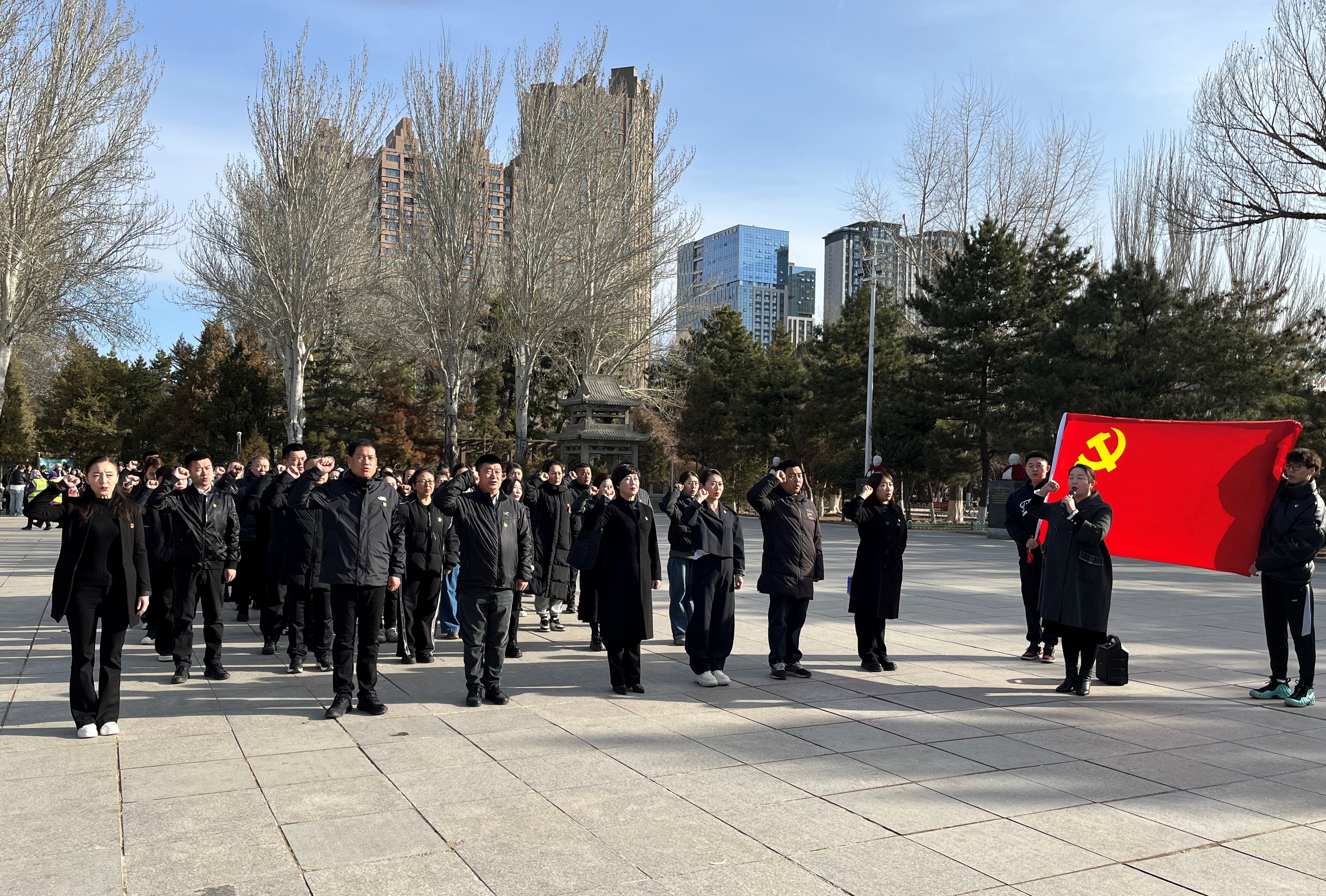 人保财险内蒙古通辽科尔沁支公司开展“缅怀先烈忆初心 砥砺奋进强党性”清明祭扫主题党日活动