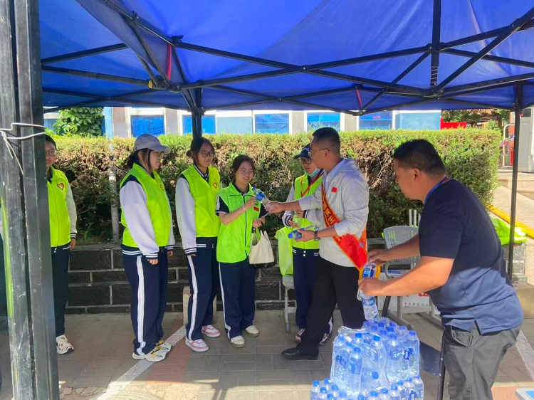 金融护航高考 温情助力圆梦——民生银行 呼和浩特分行“金融知识万里行” 爱心护考活动